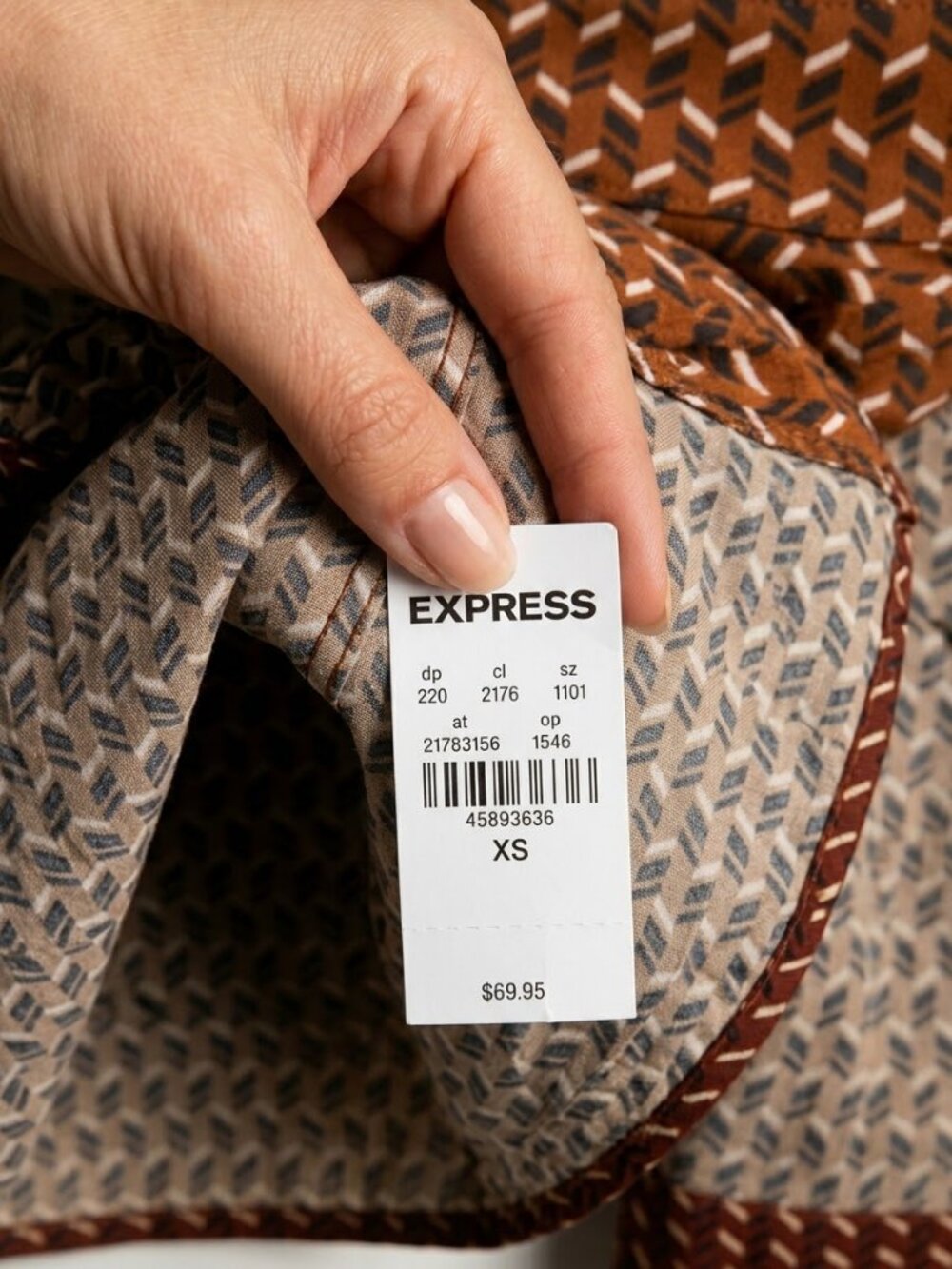 Express Men's Geometric Pattern Button-Down Shirt - Picture 3 of 9